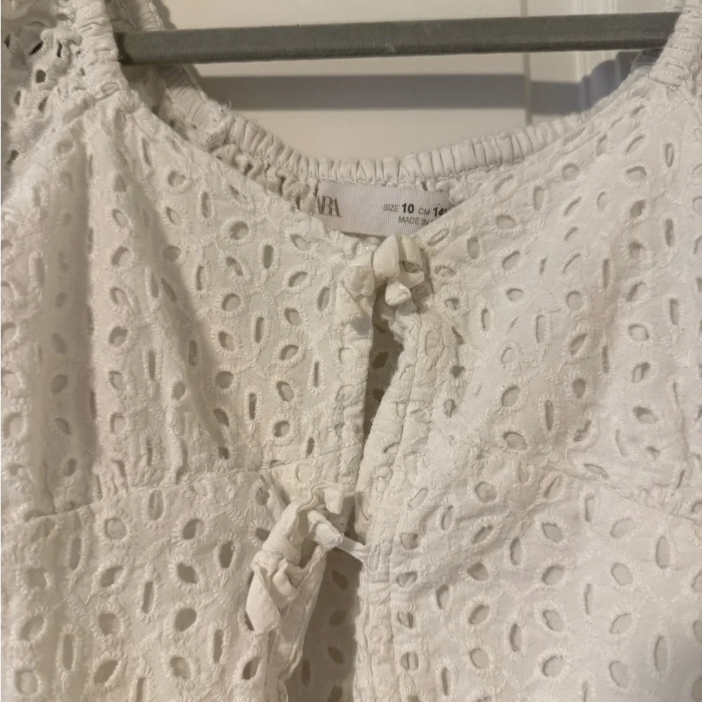 Zara & Art Class Blue Blouse with Flutter Sleeves and Tiered Design - Picture 7 of 8